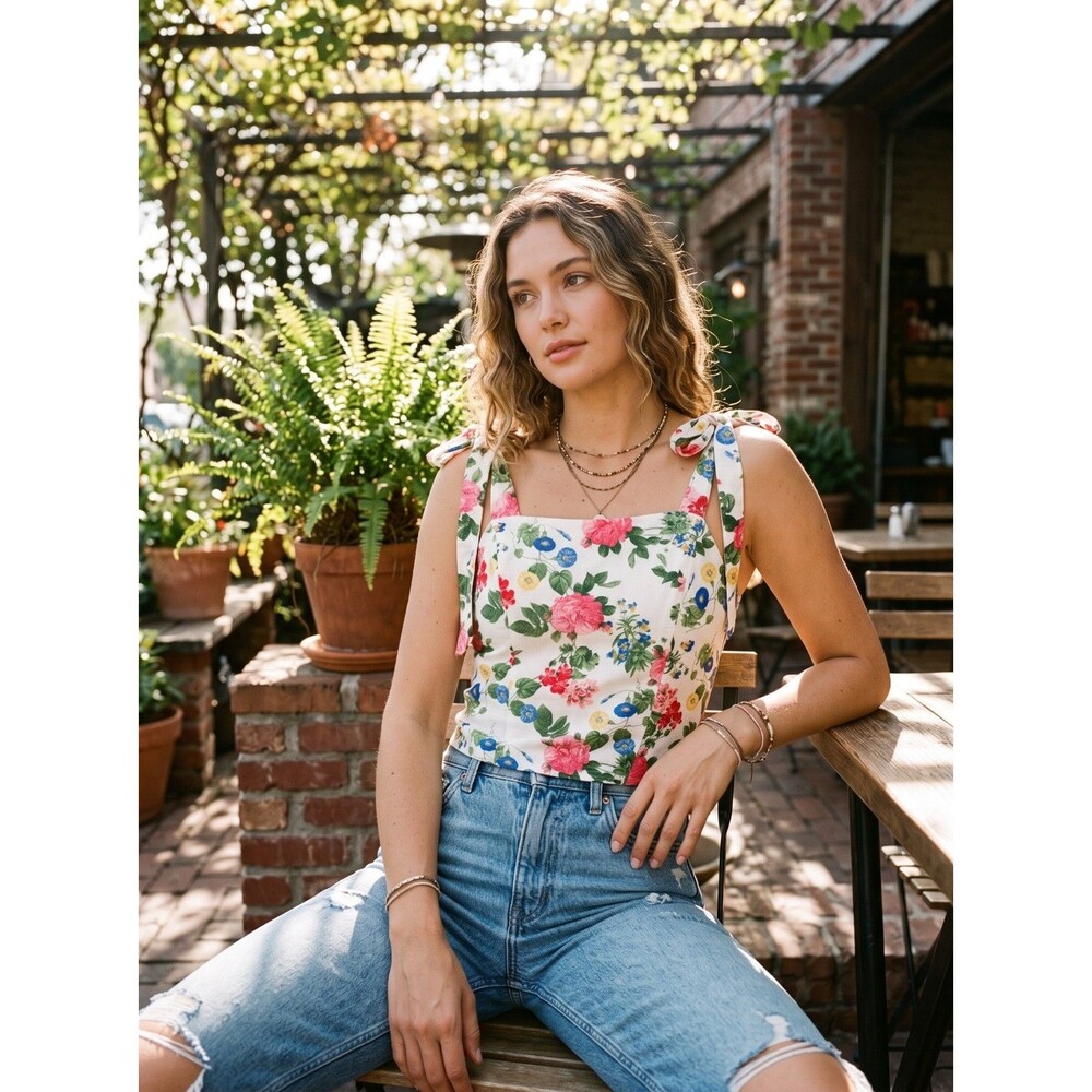 Old Navy Womens Crop Top Size M White Floral Tie Strap Square Neck Smocked NWT